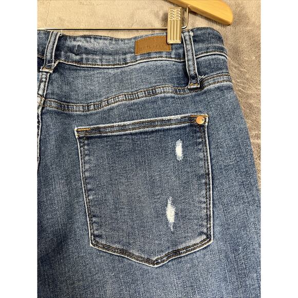 Judy Blue Jeans 16W Capri Fit Jeans Medium Wash Distressed Stretch Casual 22"Leg - Picture 9 of 16